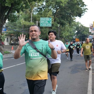 Race photo from BAUR RUN 2025