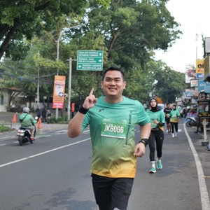 Race photo from BAUR RUN 2025