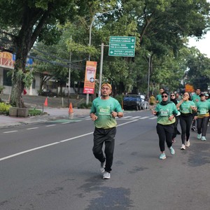 Race photo from BAUR RUN 2025