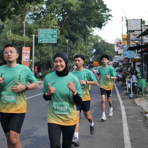 Race photo from BAUR RUN 2025