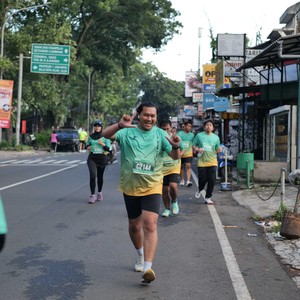 Race photo from BAUR RUN 2025