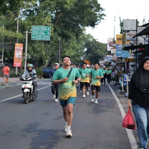 Race photo from BAUR RUN 2025