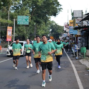 Race photo from BAUR RUN 2025