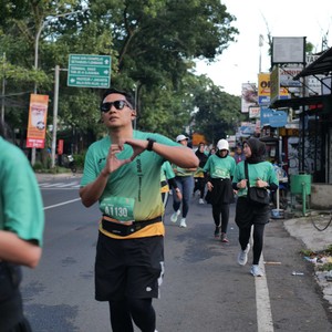 Race photo from BAUR RUN 2025