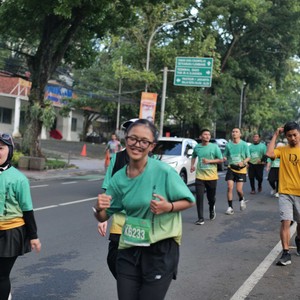 Race photo from BAUR RUN 2025