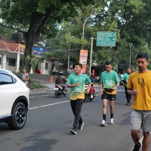 Race photo from BAUR RUN 2025