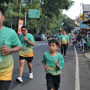 Race photo from BAUR RUN 2025