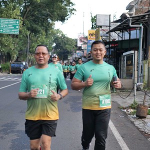 Race photo from BAUR RUN 2025