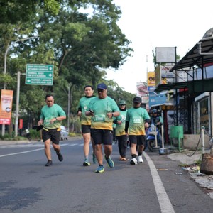 Race photo from BAUR RUN 2025