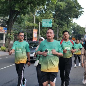 Race photo from BAUR RUN 2025