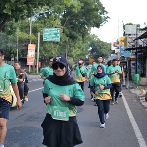 Race photo from BAUR RUN 2025