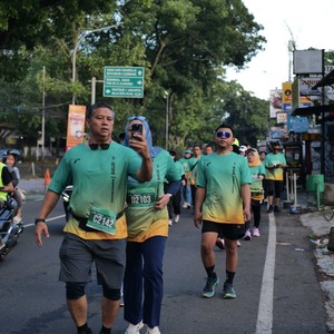 Race photo from BAUR RUN 2025