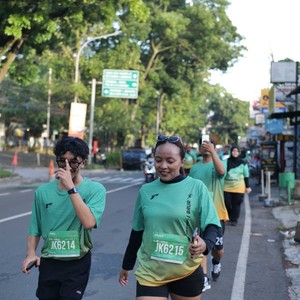 Race photo from BAUR RUN 2025