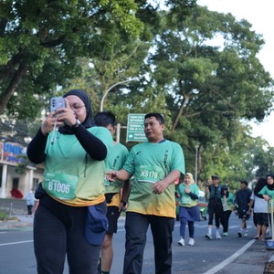 Race photo from BAUR RUN 2025