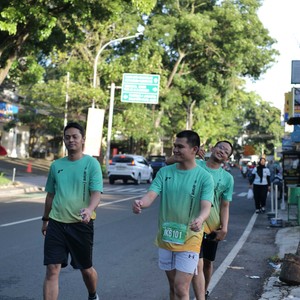 Race photo from BAUR RUN 2025