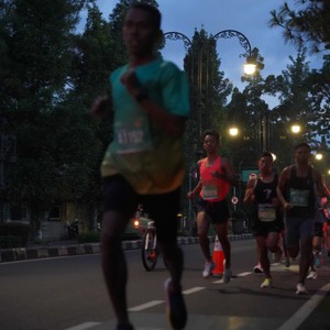 Race photo from BAUR RUN 2025