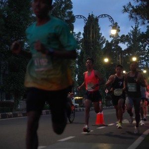 Race photo from BAUR RUN 2025