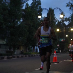 Race photo from BAUR RUN 2025