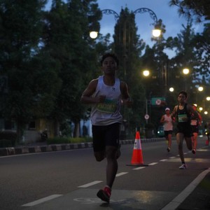 Race photo from BAUR RUN 2025