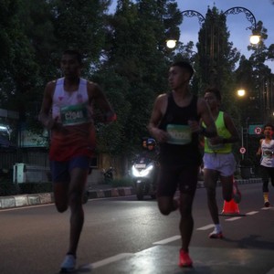 Race photo from BAUR RUN 2025