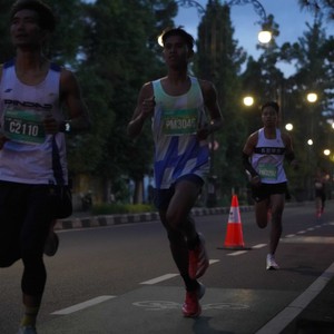 Race photo from BAUR RUN 2025