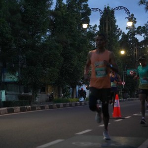 Race photo from BAUR RUN 2025