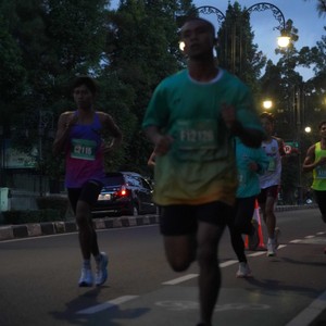 Race photo from BAUR RUN 2025