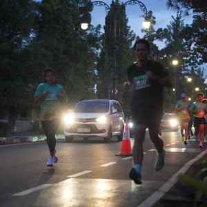 Race photo from BAUR RUN 2025