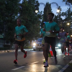 Race photo from BAUR RUN 2025