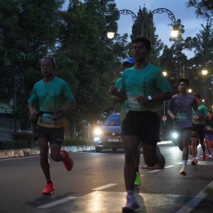 Race photo from BAUR RUN 2025