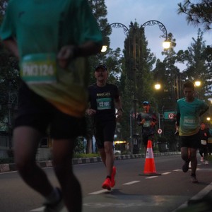 Race photo from BAUR RUN 2025