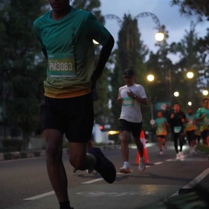 Race photo from BAUR RUN 2025