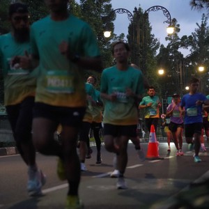 Race photo from BAUR RUN 2025