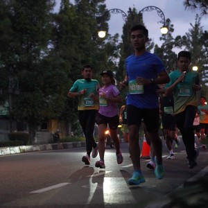 Race photo from BAUR RUN 2025