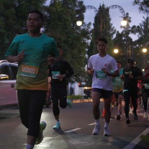 Race photo from BAUR RUN 2025