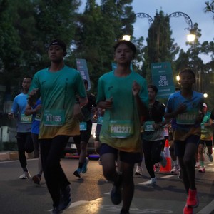 Race photo from BAUR RUN 2025