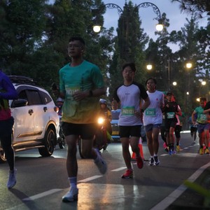 Race photo from BAUR RUN 2025