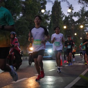 Race photo from BAUR RUN 2025