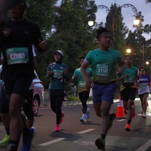 Race photo from BAUR RUN 2025