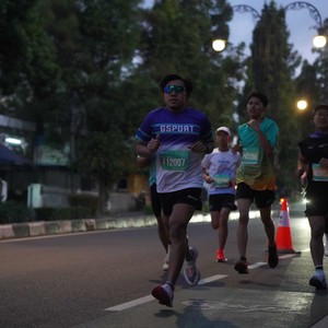 Race photo from BAUR RUN 2025