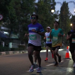 Race photo from BAUR RUN 2025