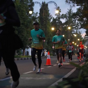 Race photo from BAUR RUN 2025