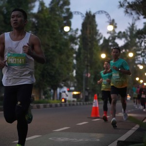 Race photo from BAUR RUN 2025