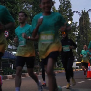 Race photo from BAUR RUN 2025