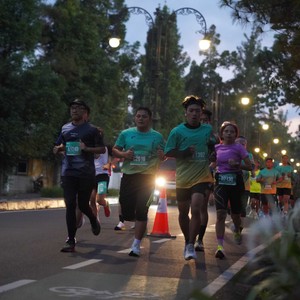 Race photo from BAUR RUN 2025