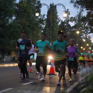 Race photo from BAUR RUN 2025