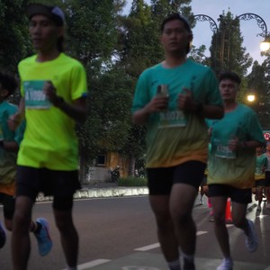 Race photo from BAUR RUN 2025