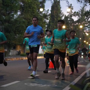 Race photo from BAUR RUN 2025
