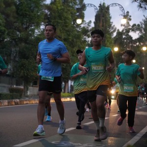 Race photo from BAUR RUN 2025