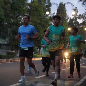 Race photo from BAUR RUN 2025